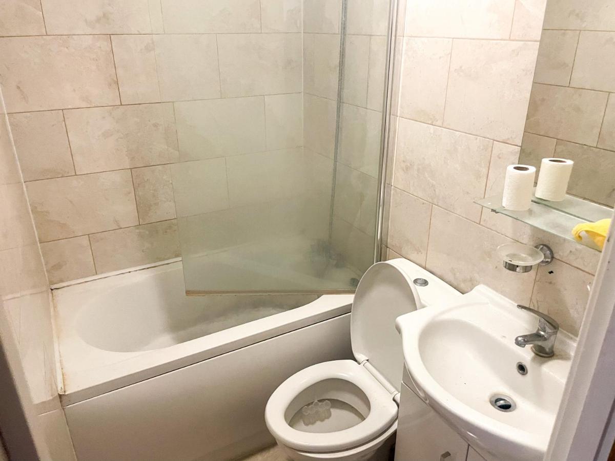 96 Uxbridge Road Apartments 런던 외부 사진