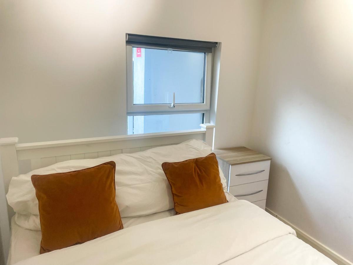 96 Uxbridge Road Apartments 런던 외부 사진