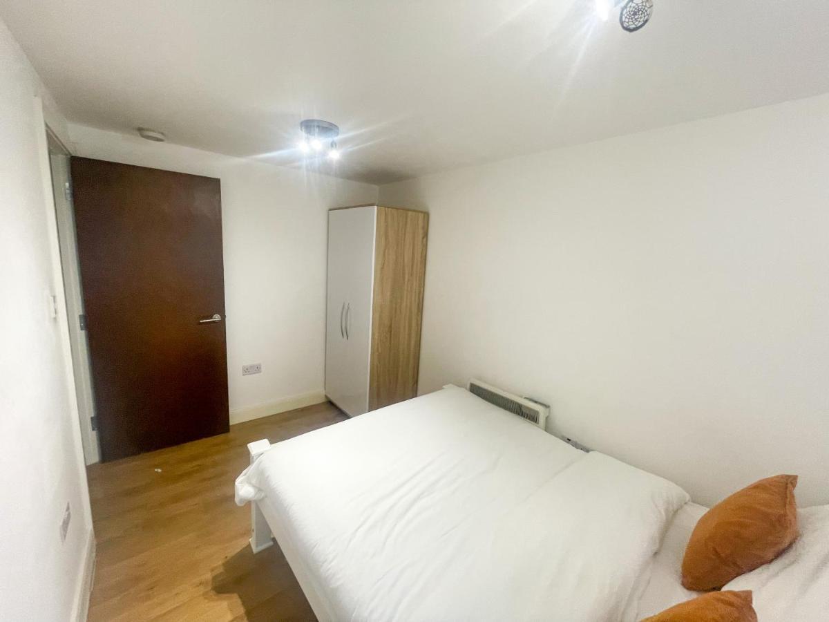 96 Uxbridge Road Apartments 런던 외부 사진